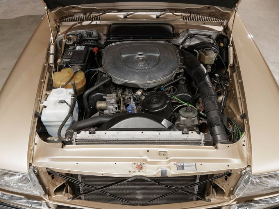 Immagine 64/71 di Mercedes-Benz 420 SL (1988)