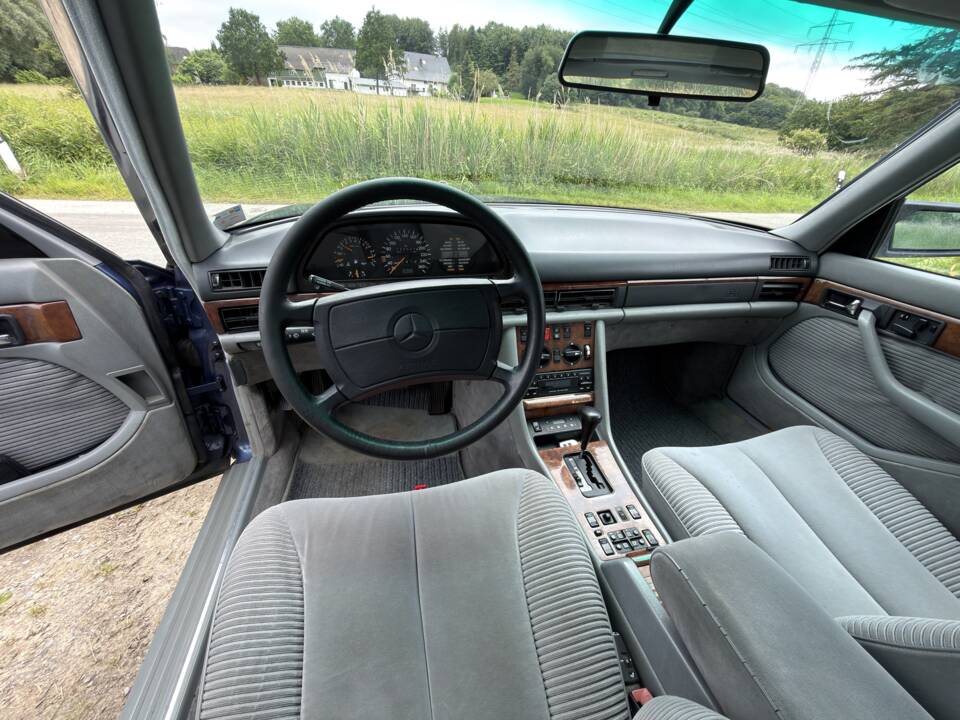 Image 14/20 of Mercedes-Benz 560 SEL (1988)