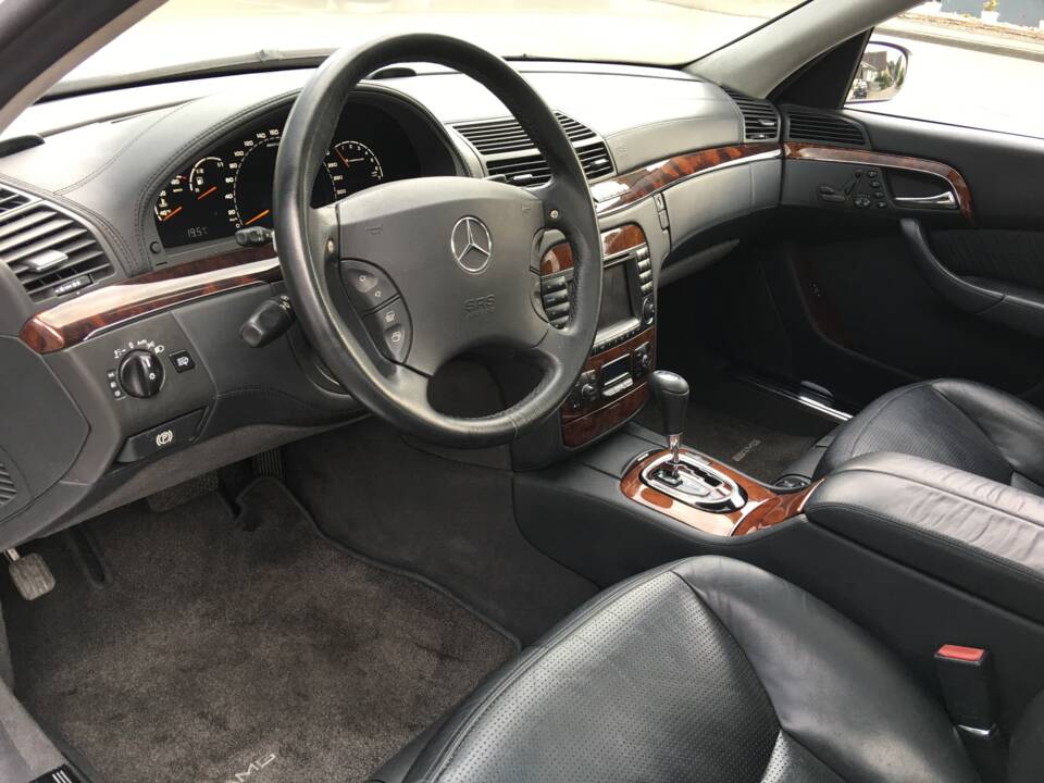 Immagine 6/38 di Mercedes-Benz S 55 AMG (2003)