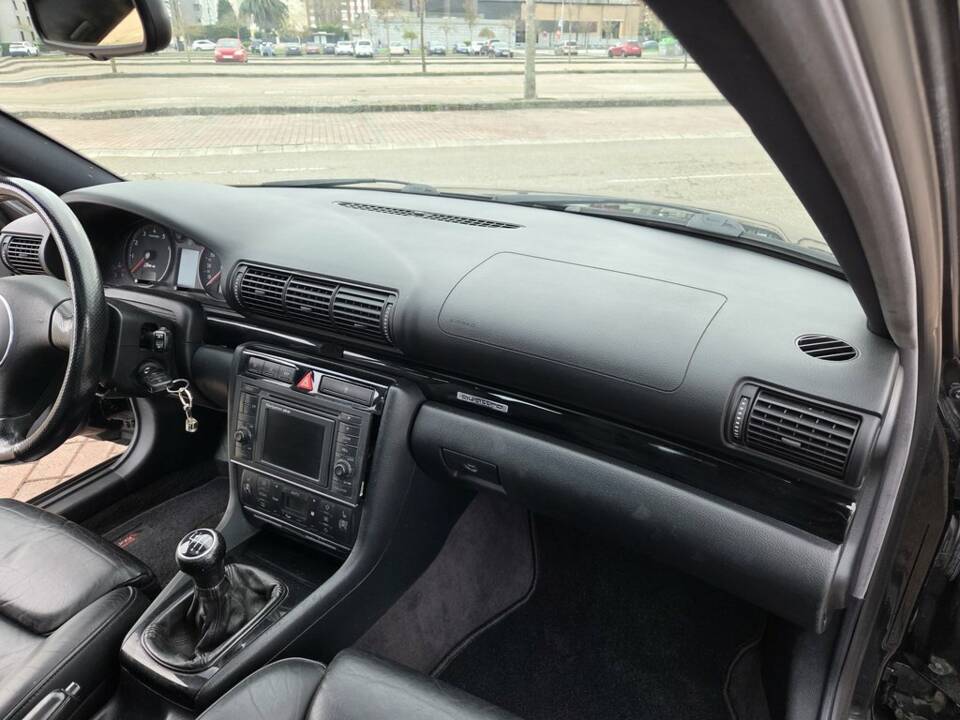 Bild 2/8 von Audi RS4 Avant (2001)