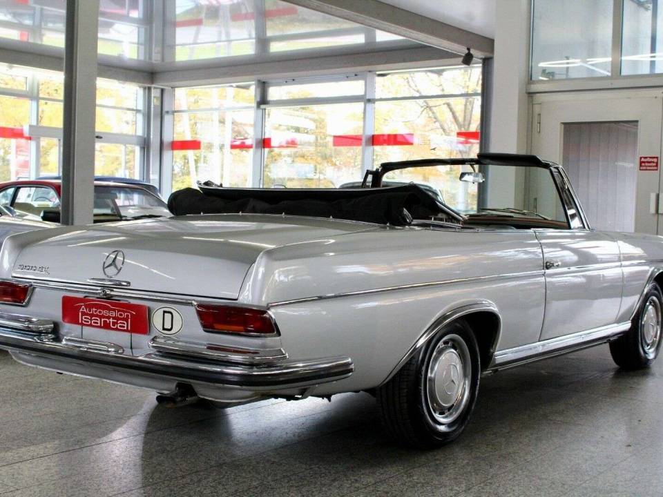 Immagine 4/17 di Mercedes-Benz 300 SE (1964)