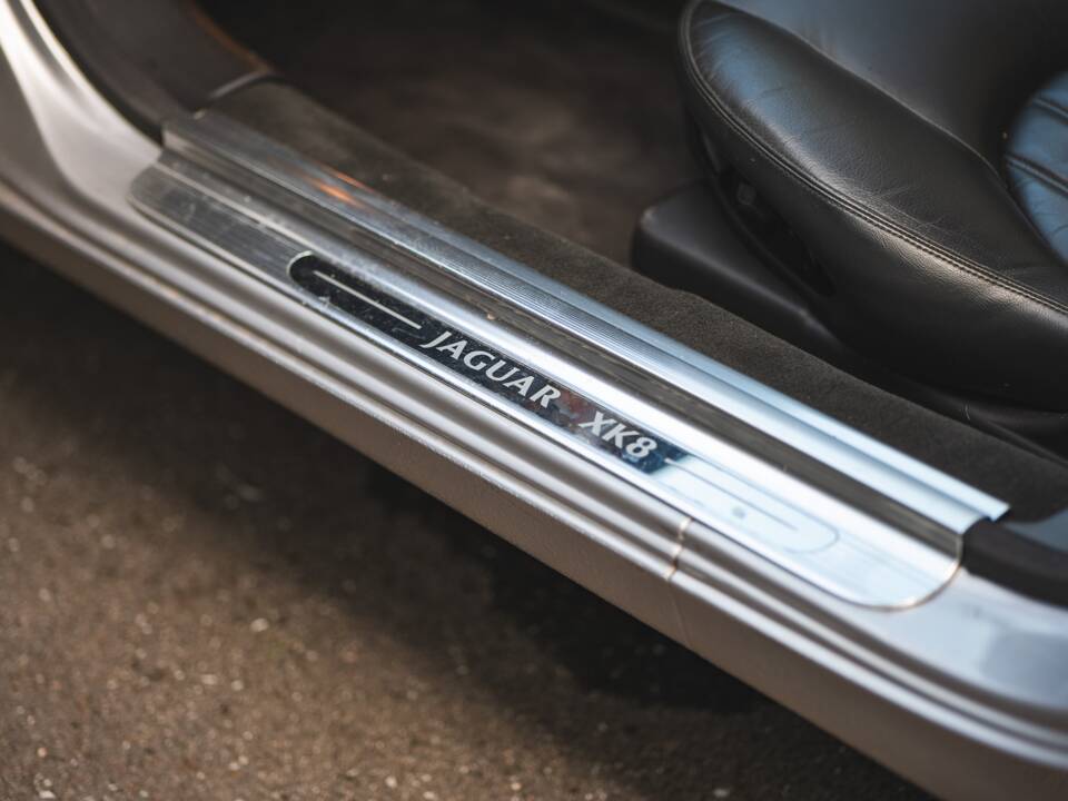 Imagen 10/50 de Jaguar XK8 4.0 (2000)