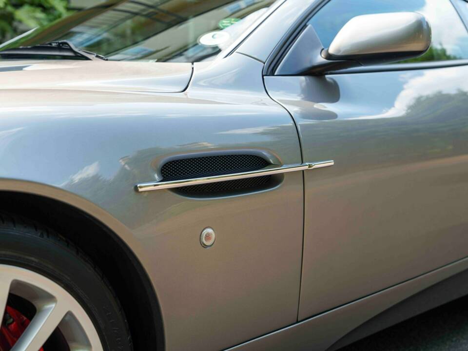 Bild 10/26 von Aston Martin V12 Vanquish (2003)