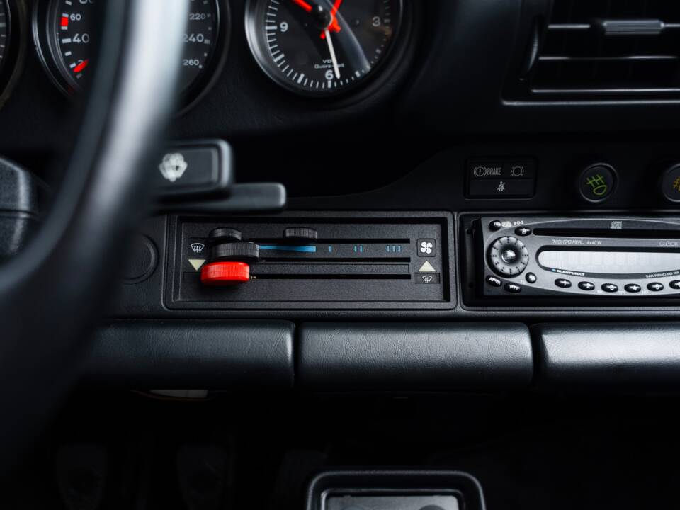 Image 43/68 of Porsche 911 Speedster 3.2 (1989)