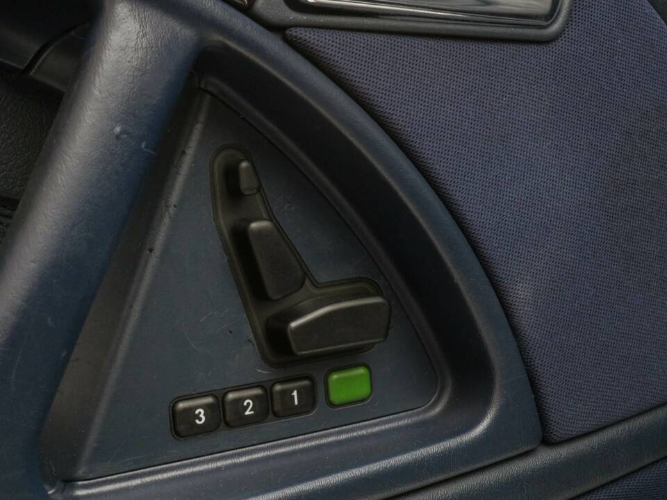 Bild 10/84 von Mercedes-Benz SL 320 (1996)