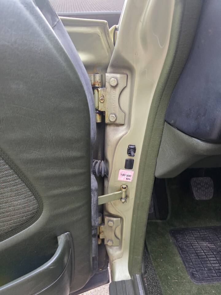 Image 52/73 of Mercedes-Benz 230 E (1985)