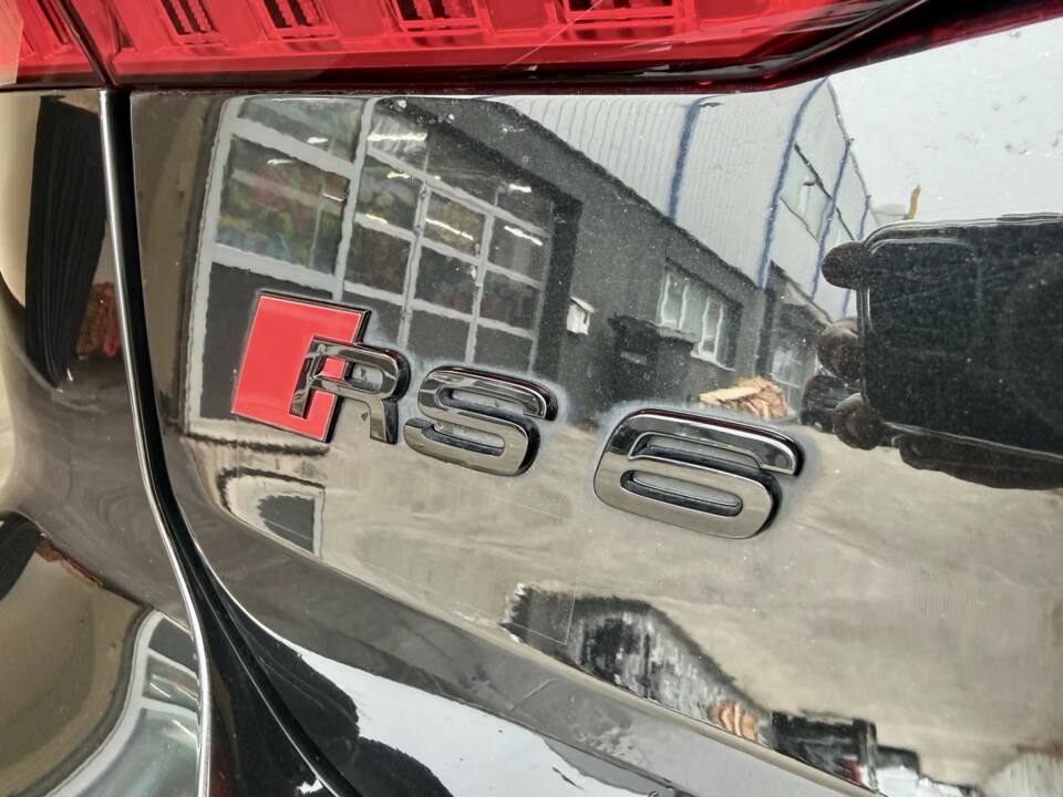 Image 13/28 de Audi RS6 Avant (2019)