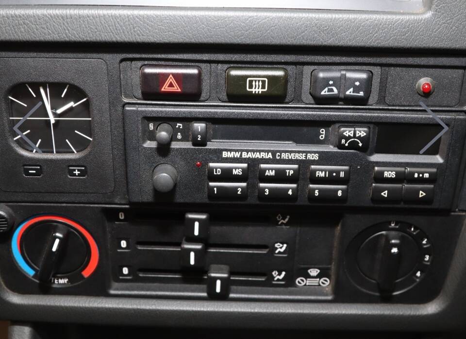 Bild 12/33 von BMW 318i (1993)