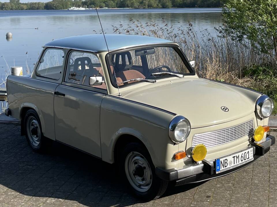 Immagine 2/20 di Trabant 601 S de Luxe (1989)