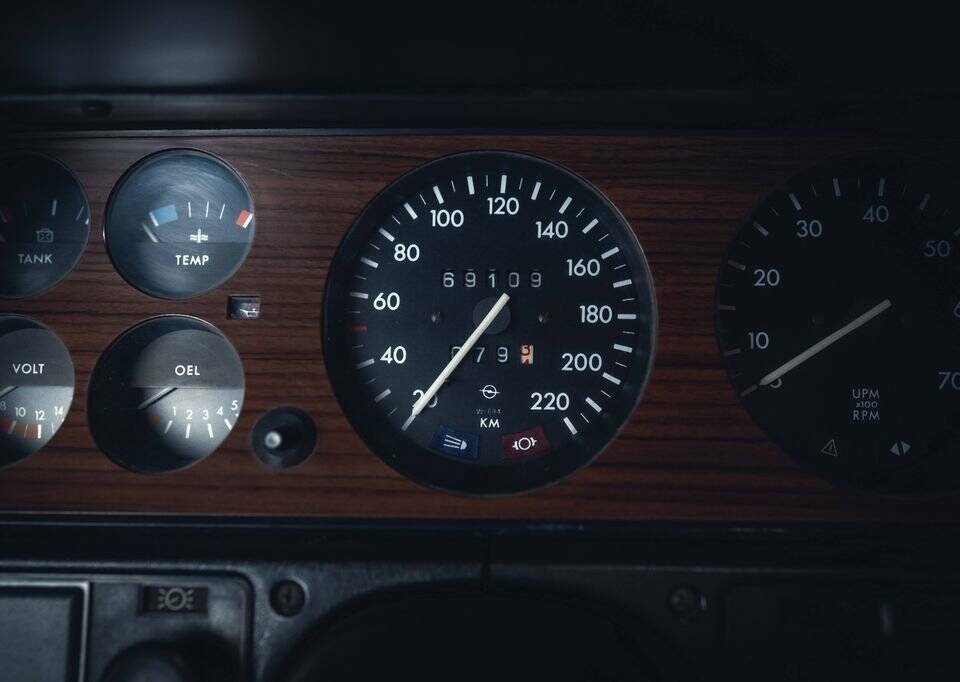 Afbeelding 9/15 van Opel Commodore 2,8 GS/E (1973)