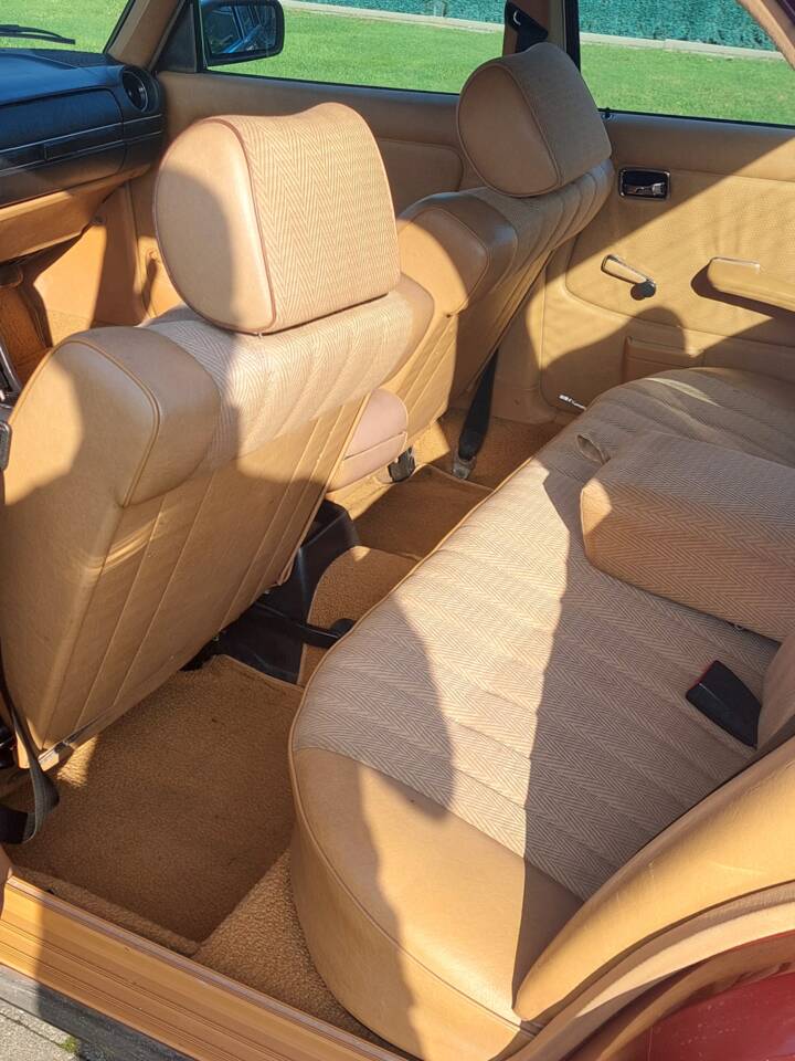 Bild 8/11 von Mercedes-Benz 230 E (1982)