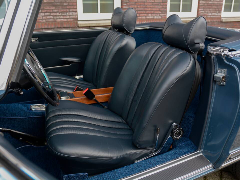 Image 10/26 de Mercedes-Benz 280 SL (1971)