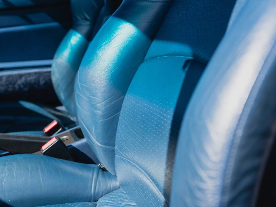 Image 39/52 of Porsche 911 Carrera 4 (1997)