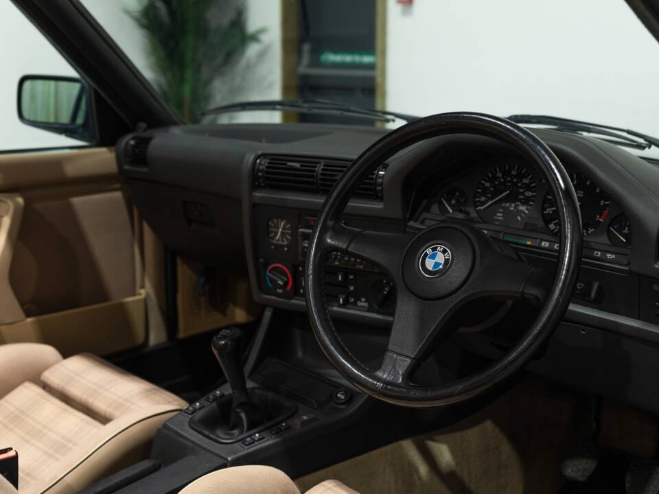 Bild 20/45 von BMW 320i (1989)