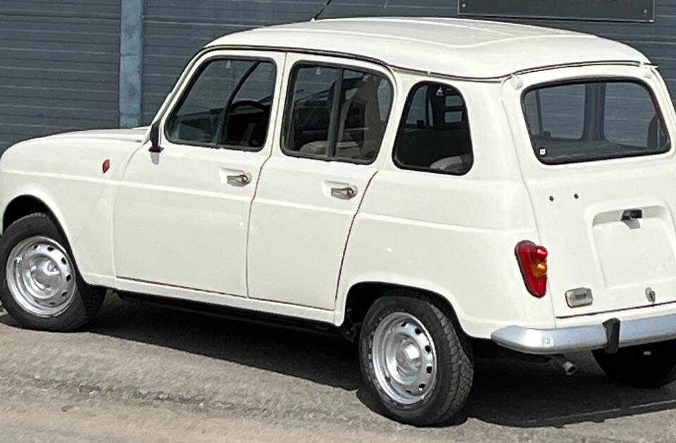 Immagine 6/54 di Renault R 4 TL (1987)