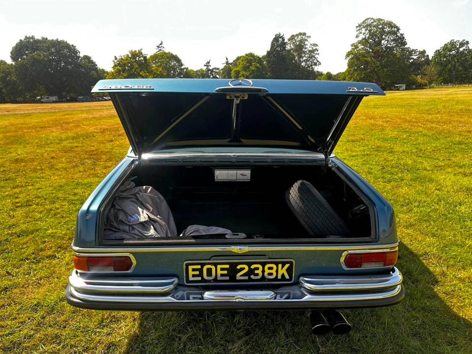 Image 50/57 de Mercedes-Benz 280 SE 3,5 (1972)