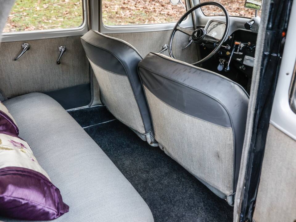 Immagine 27/37 di Citroën Traction Avant 11 BL (1955)