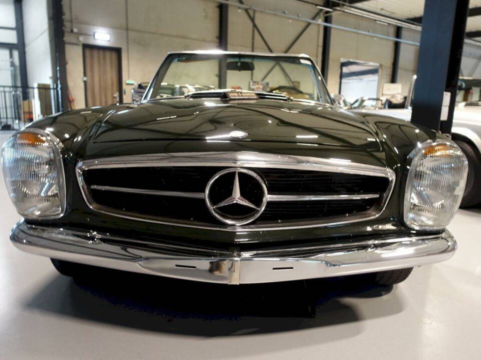 Image 4/36 de Mercedes-Benz 280 SL (1970)