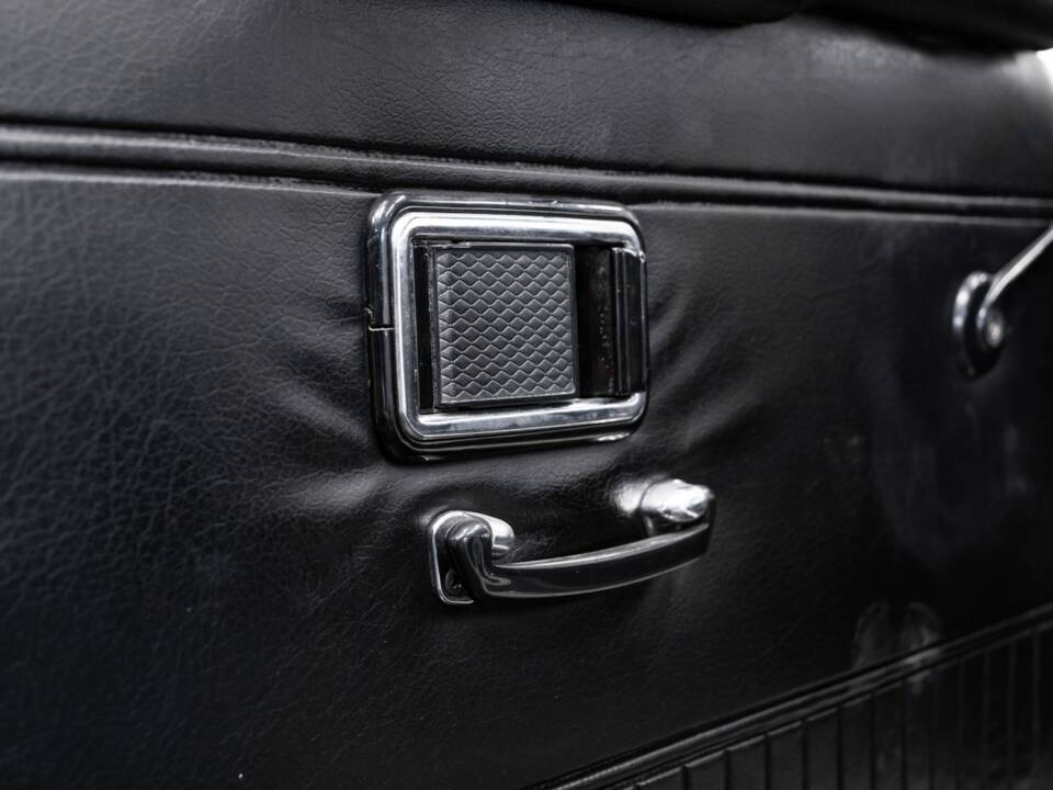 Bild 34/44 von MG MGB GT (1971)