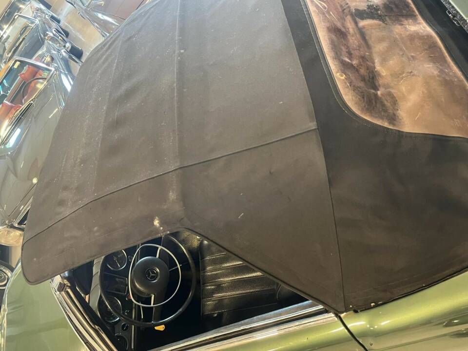 Image 31/50 of Mercedes-Benz 280 SL (1968)