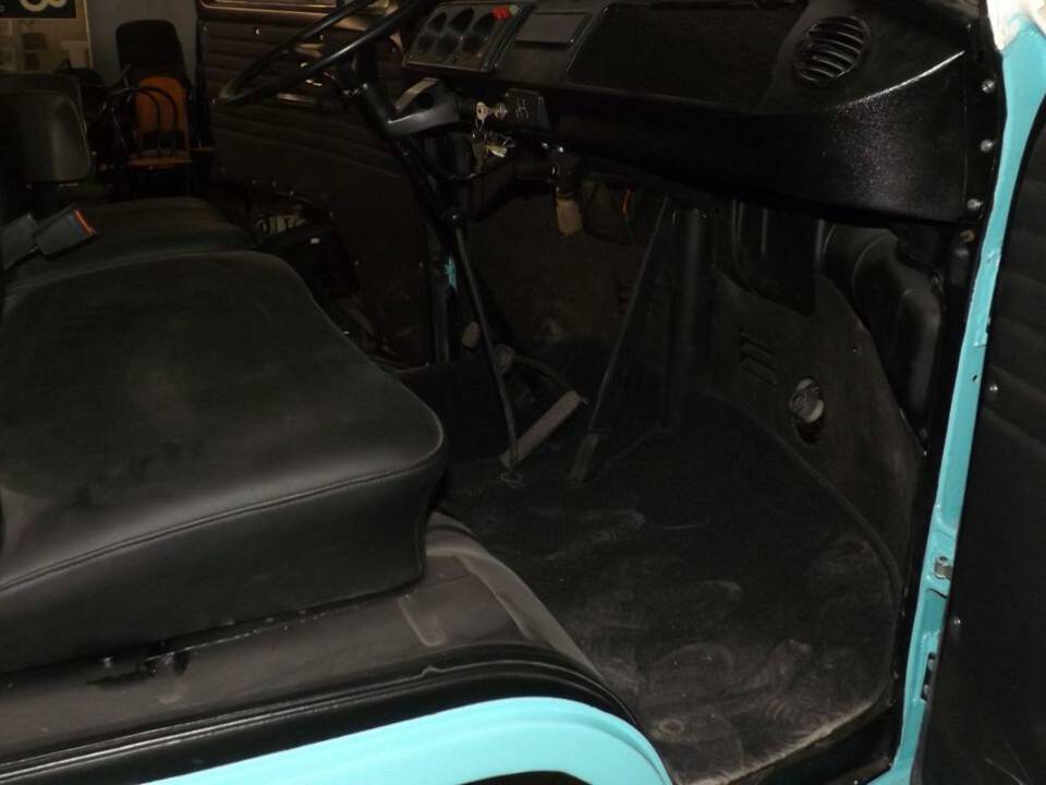 Image 16/43 de Volkswagen T2a pickup (1969)