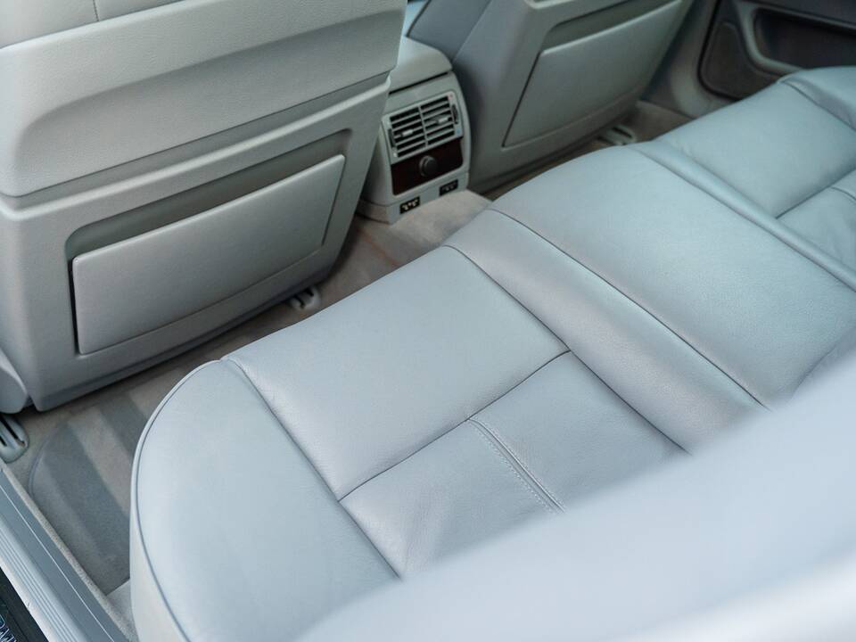 Image 28/55 of BMW 740i (1997)