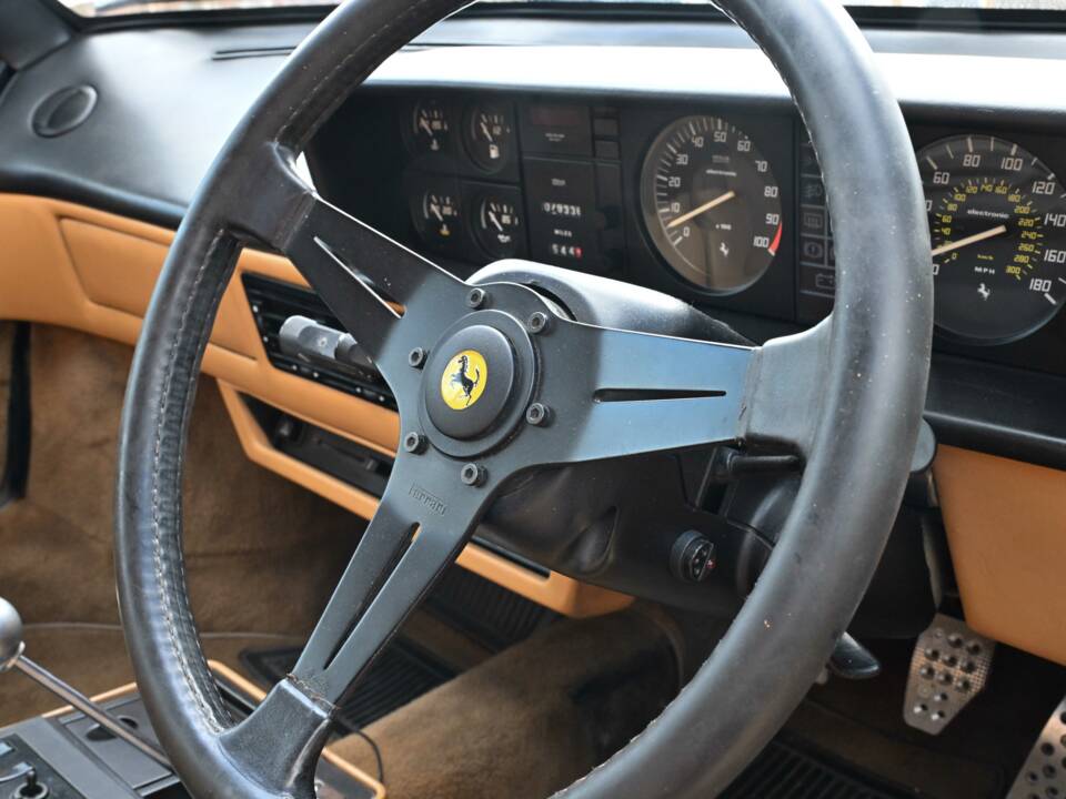 Image 32/50 of Ferrari Mondial 8 (1981)