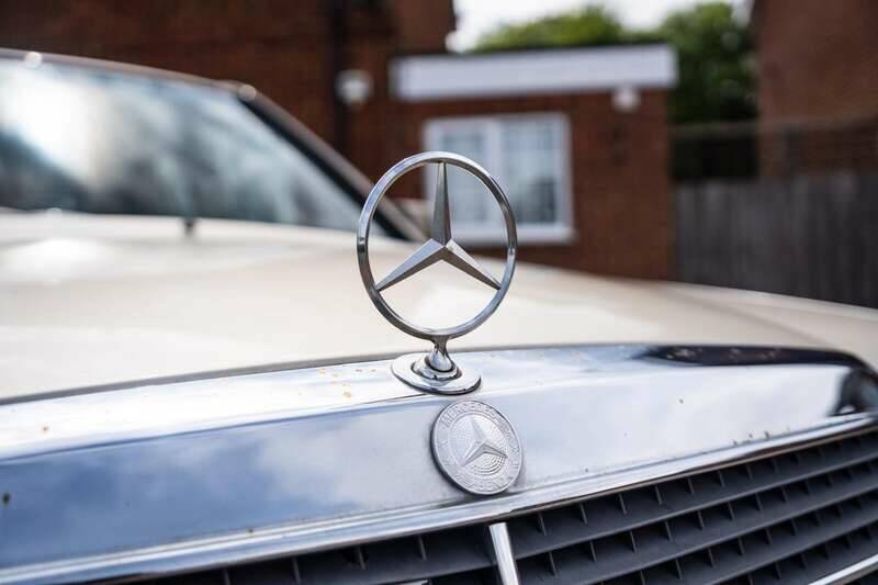 Image 25/50 of Mercedes-Benz 190 E 2.5-16 (1991)