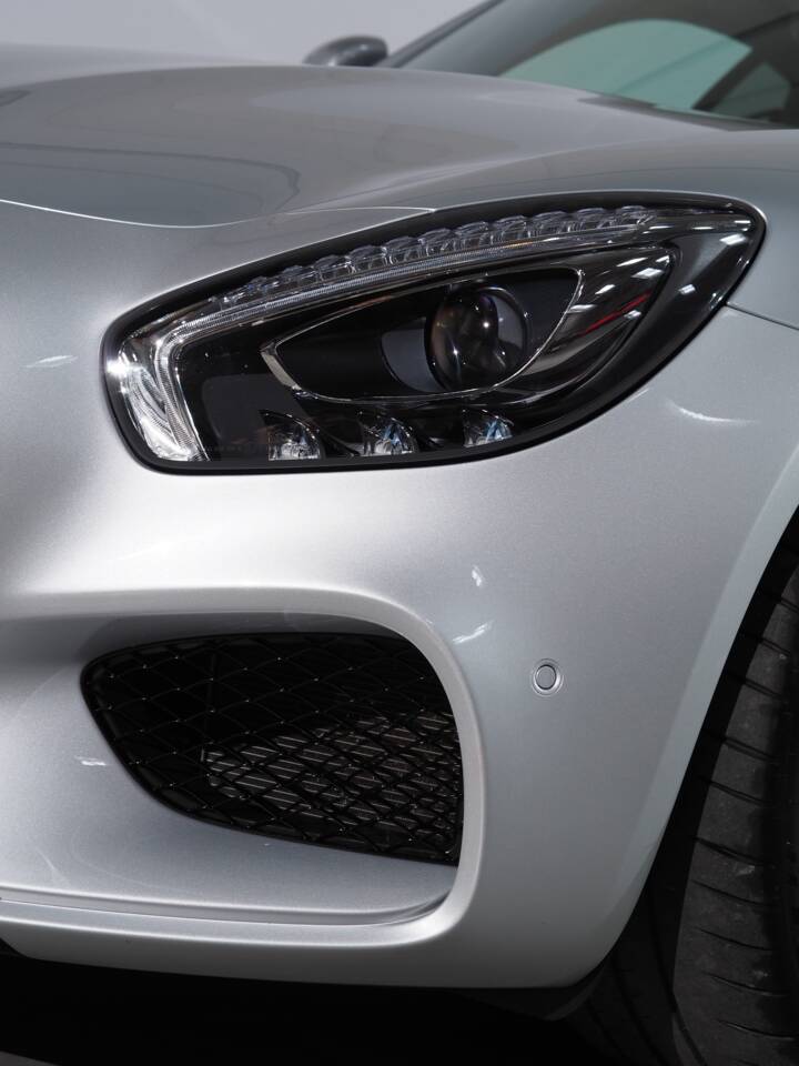 Image 13/49 of Mercedes-AMG GT-S (2015)