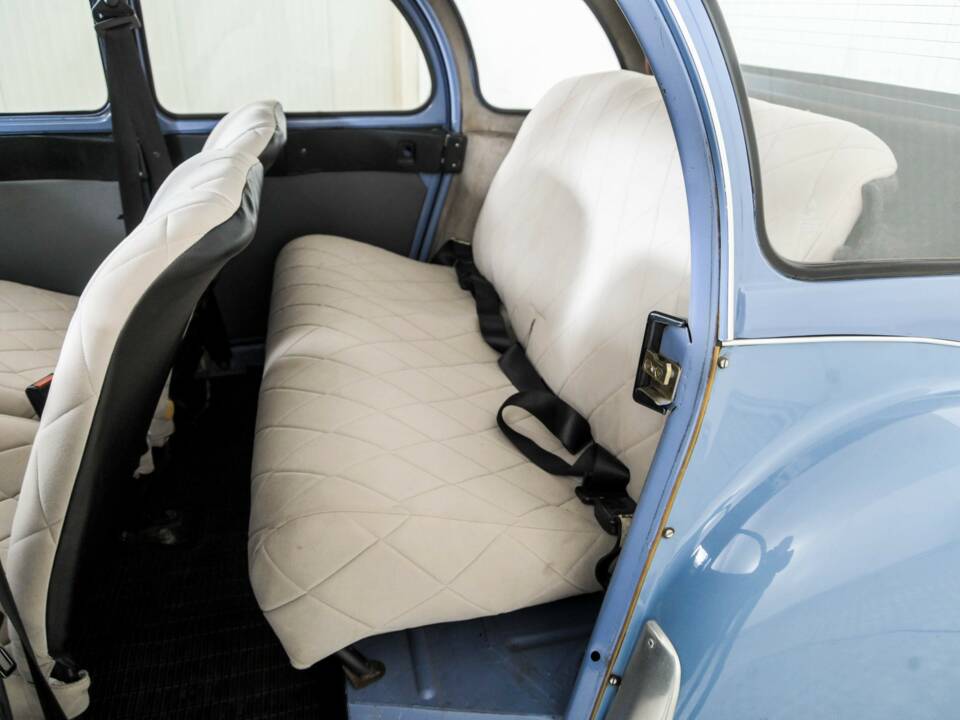 Image 24/50 of Citroën 2 CV 6 (1987)