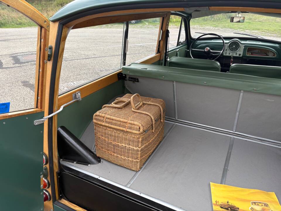 Image 13/26 of Morris Minor 1000 Traveller (1971)
