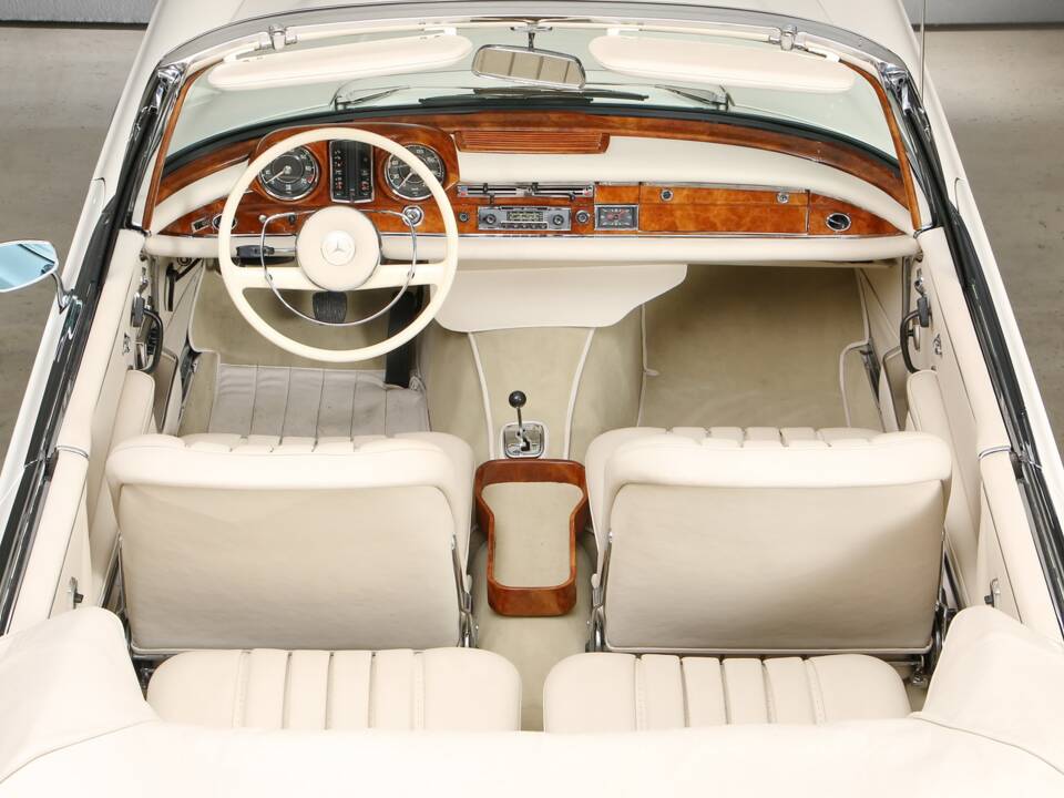 Image 12/27 of Mercedes-Benz 300 SE (1967)