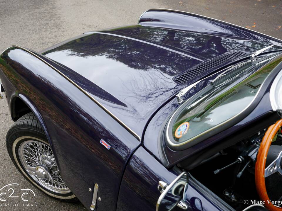 Image 28/60 of Triumph Spitfire Mk III (1970)