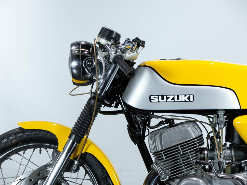 Image 26/50 of Suzuki DUMMY (1971)