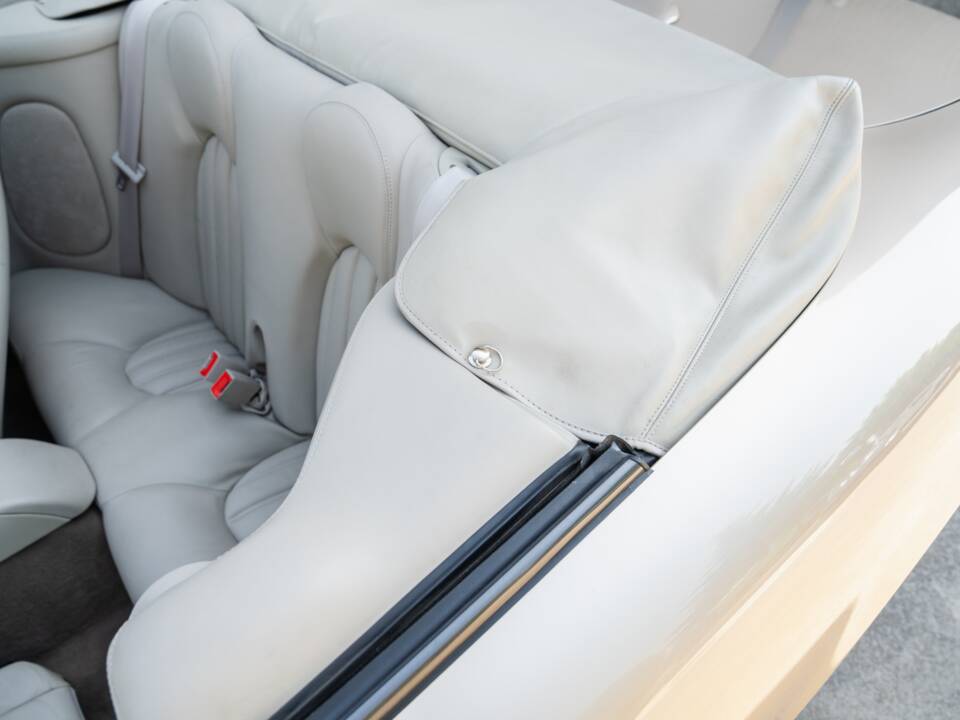 Image 86/91 de Jaguar XK8 4.0 (2000)