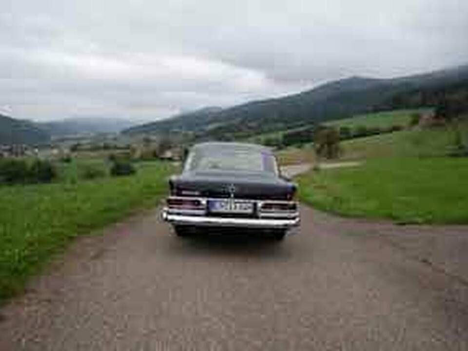 Bild 7/8 von Mercedes-Benz 220 SE b (1964)