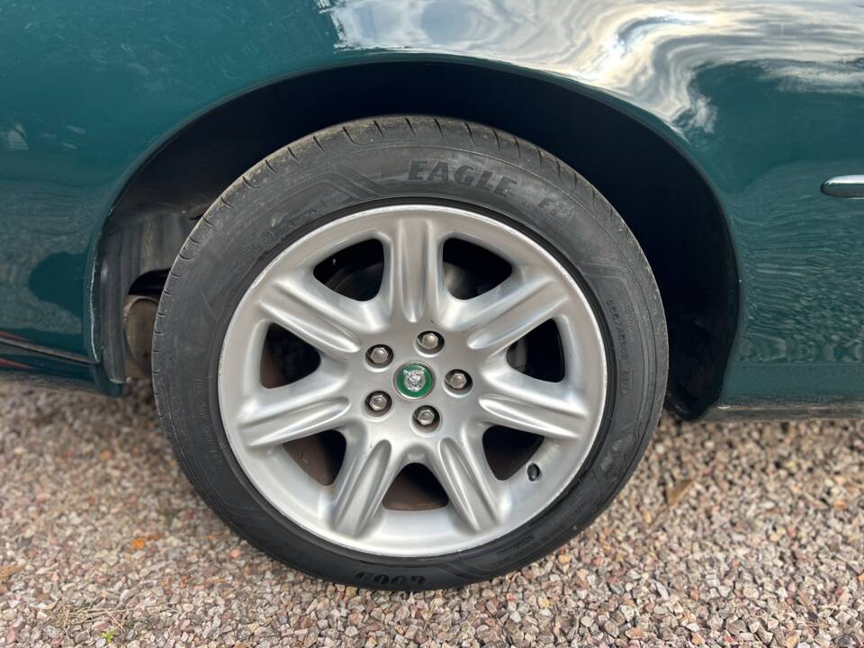 Image 16/18 of Jaguar XK8 4.0 (1998)