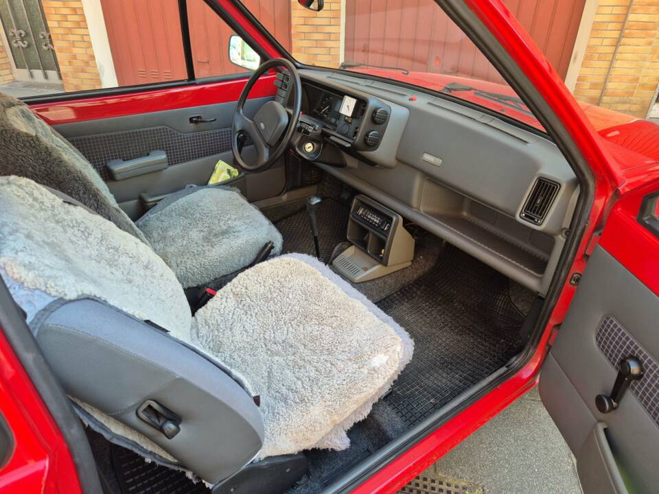 Bild 17/36 von Ford Fiesta 1.6 D (1987)