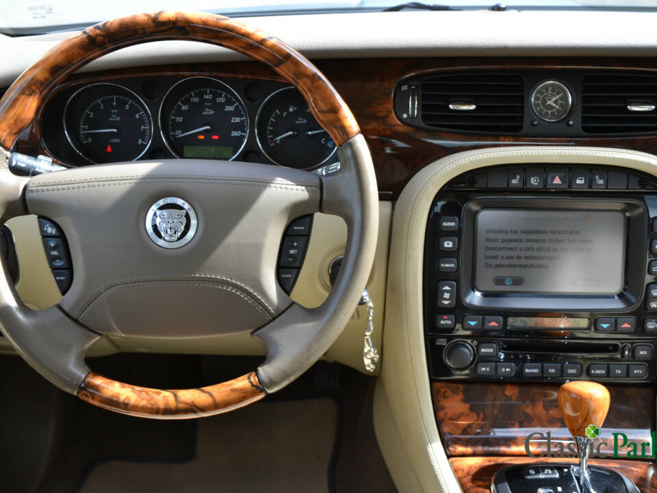 Afbeelding 30/46 van Jaguar XJ 8 3.5 (2007)