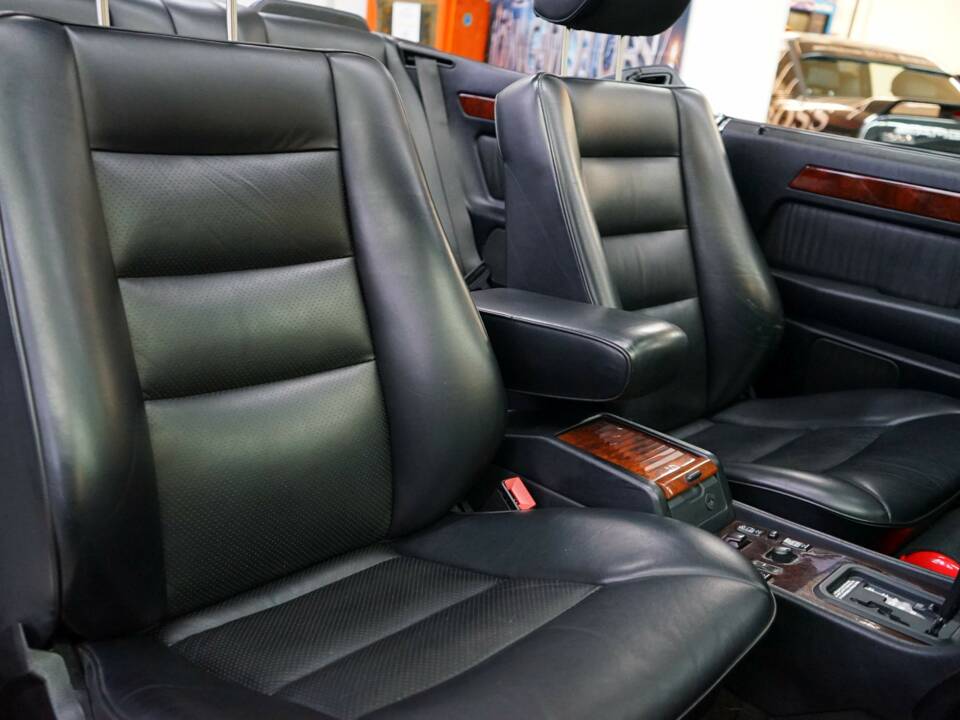 Immagine 30/46 di Mercedes-Benz 300 CE-24 (1992)