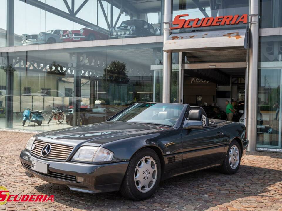 Image 2/18 of Mercedes-Benz 500 SL (1992)