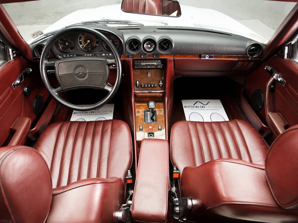 Image 24/48 of Mercedes-Benz 560 SL (1988)