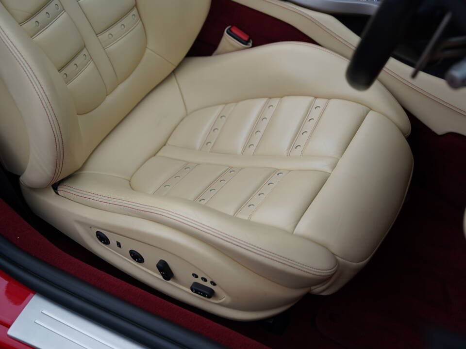 Image 19/50 of Ferrari California (2010)