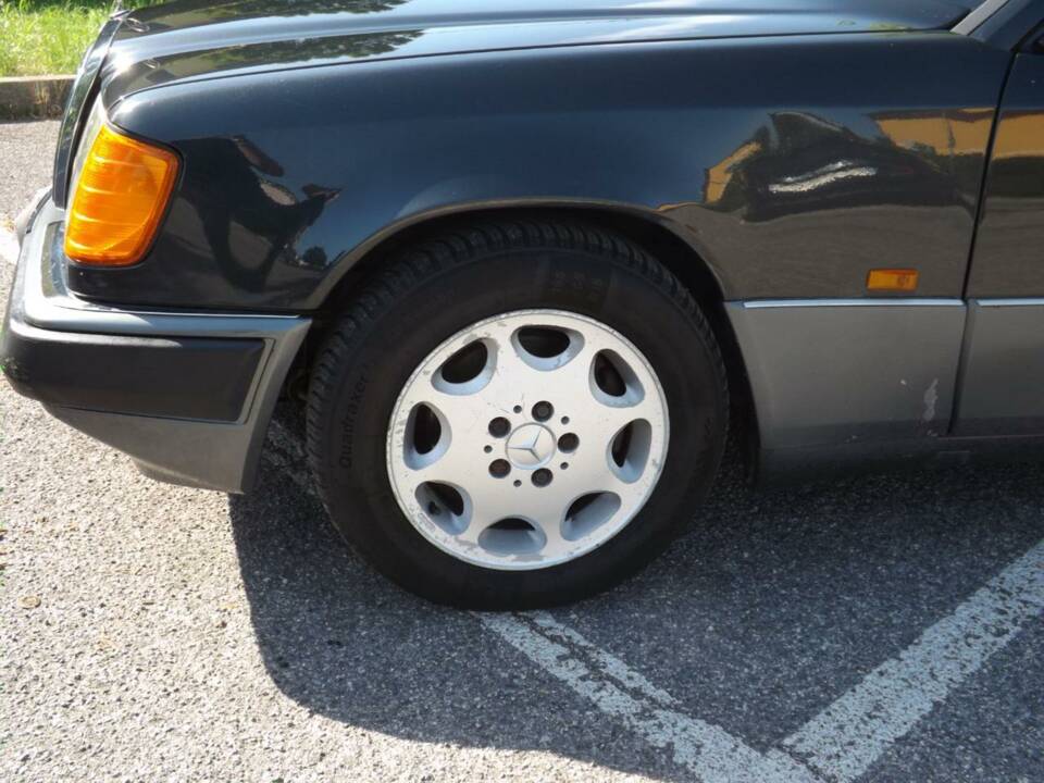 Image 31/50 of Mercedes-Benz 250 TD Turbo (1992)