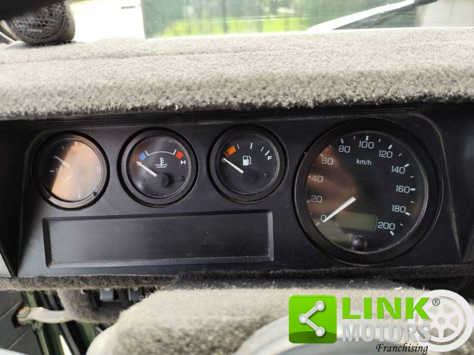 Bild 8/10 von Land Rover Defender 90 Td5 (1999)