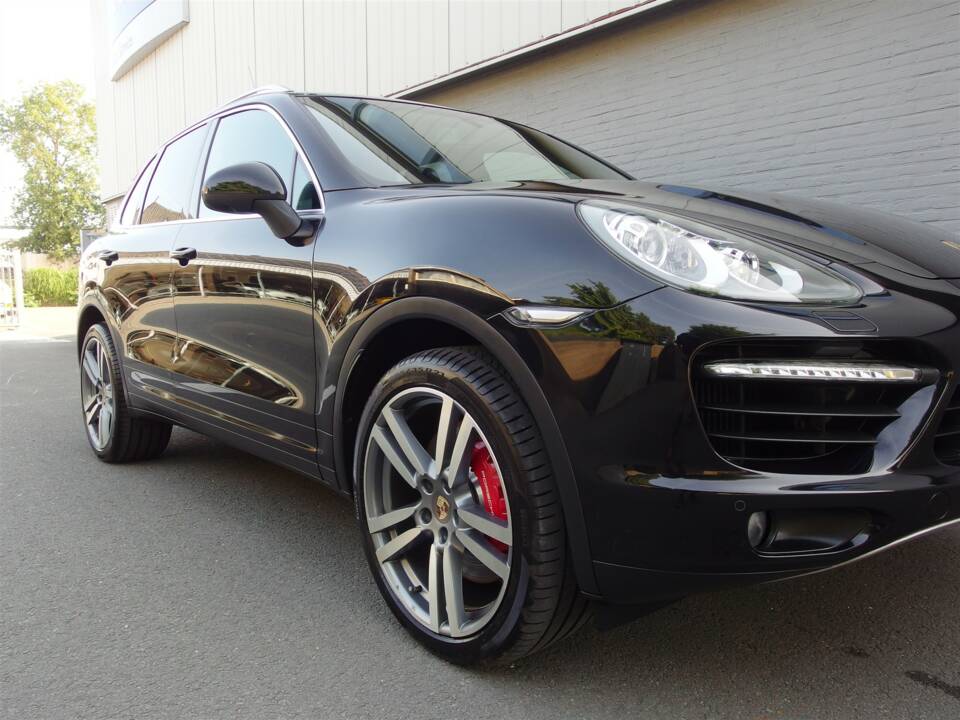 Bild 18/98 von Porsche Cayenne Turbo (2010)