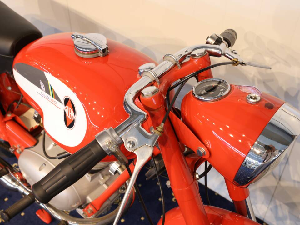 Image 11/26 of Gilera Giubileo 100 (1900)