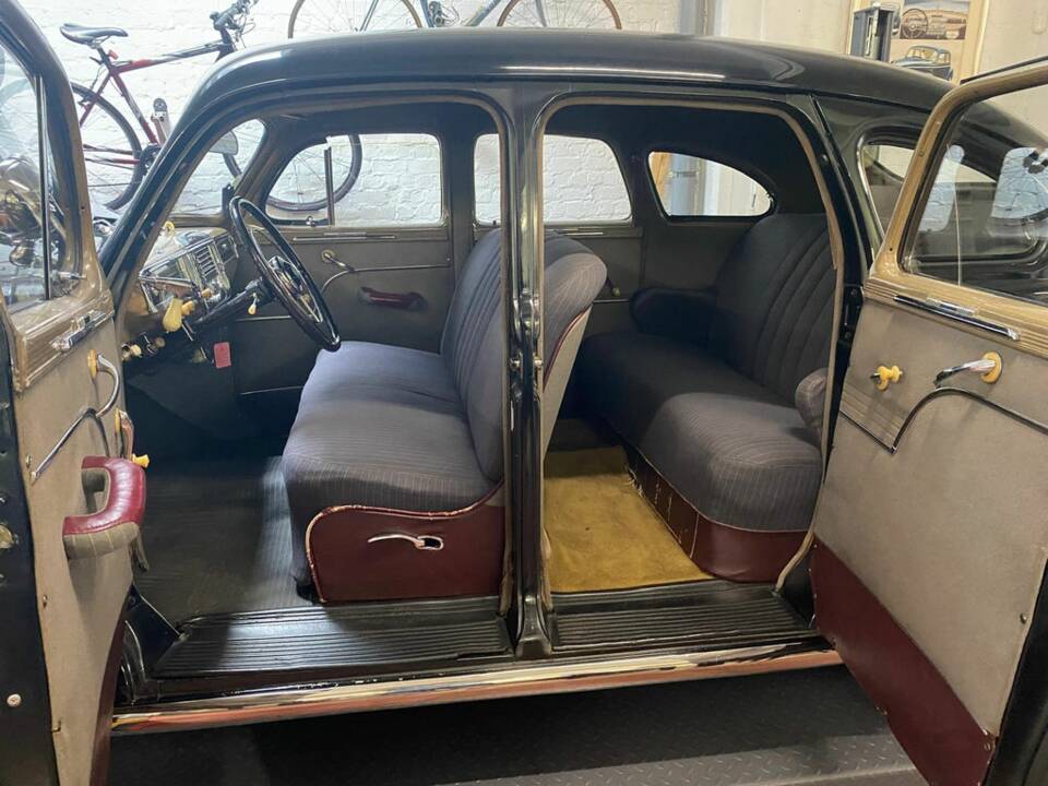 Image 2/8 of Plymouth Special Deluxe (1948)