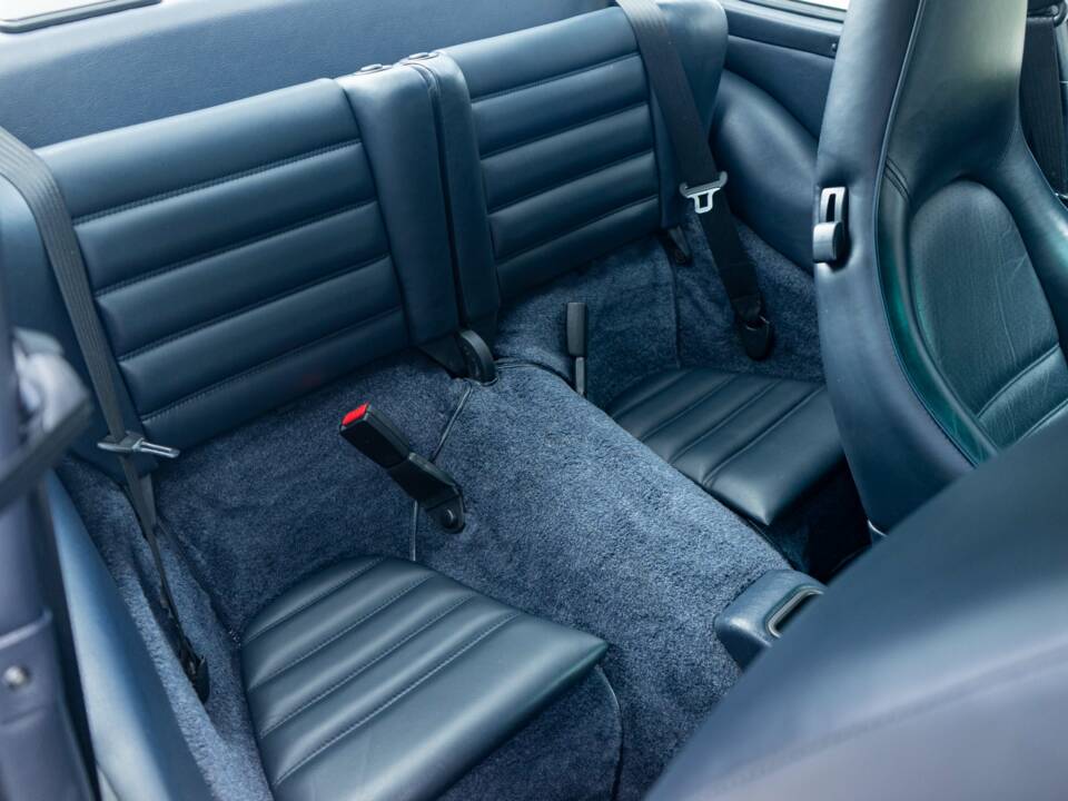 Afbeelding 23/42 van Porsche 911 Carrera 4 (1992)