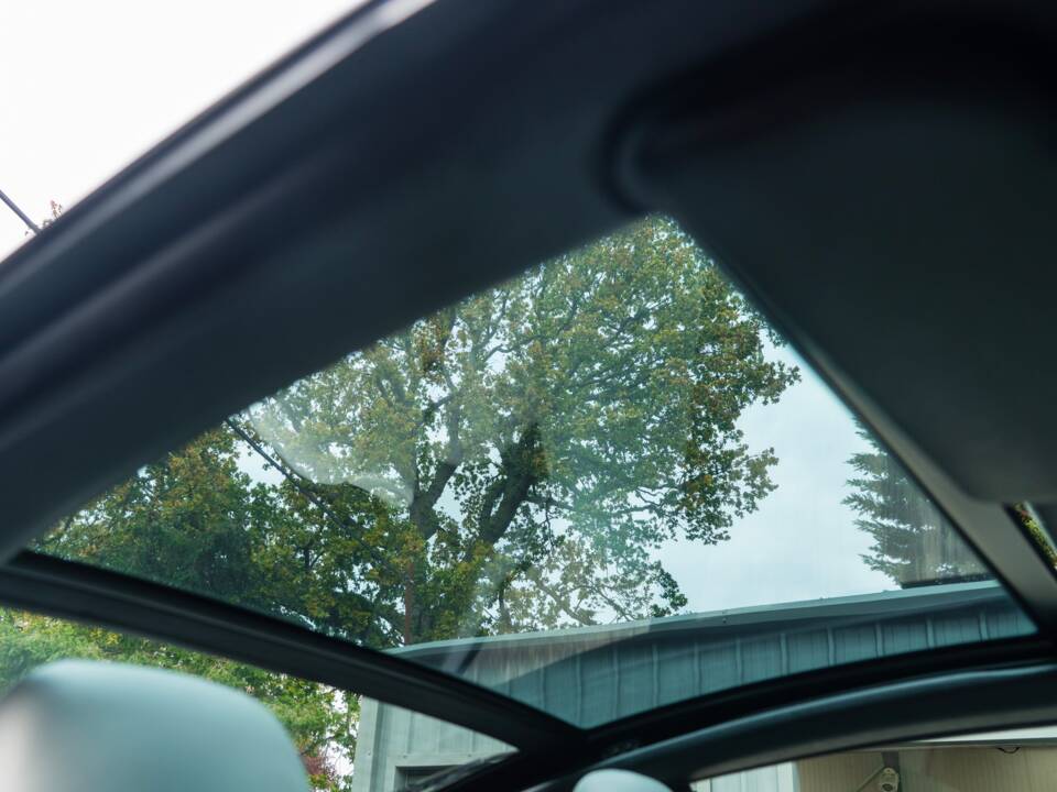 Image 26/68 of Porsche 911 Carrera (1997)